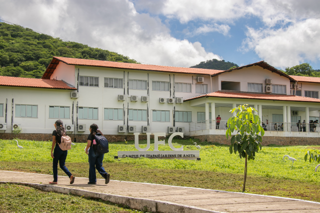 Fachada do Campus de Itapajé