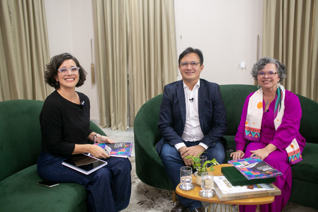 Imagem: secretária de comunicação e marketing da UFC, Kamila Fernandes, reitor Custódio Almeida, vice-reitora Diana Azevedo