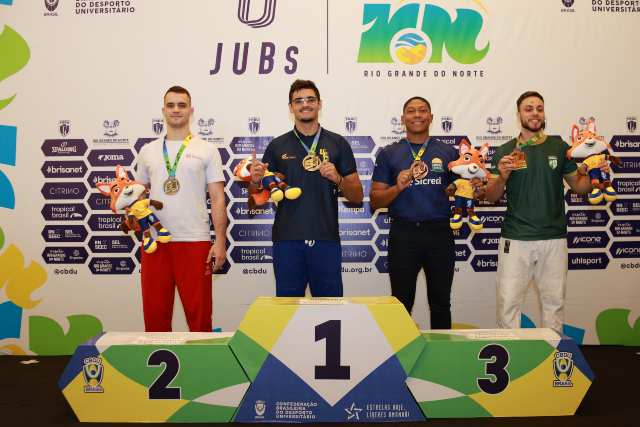 O estudante de Educação Física da UFC, João Rocha, conquistou o primeiro lugar no jiu-jitsu