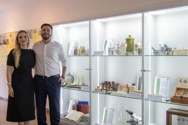 Imagem: Professores do curso de Farmácia, Josimar Eloy e Raquel Petrilli