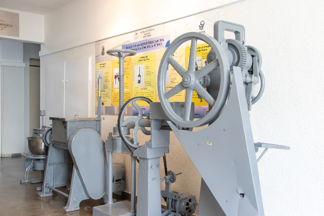 Imagem: máquinas da Farmácia doadas pela Farmácia Escola da UFC
