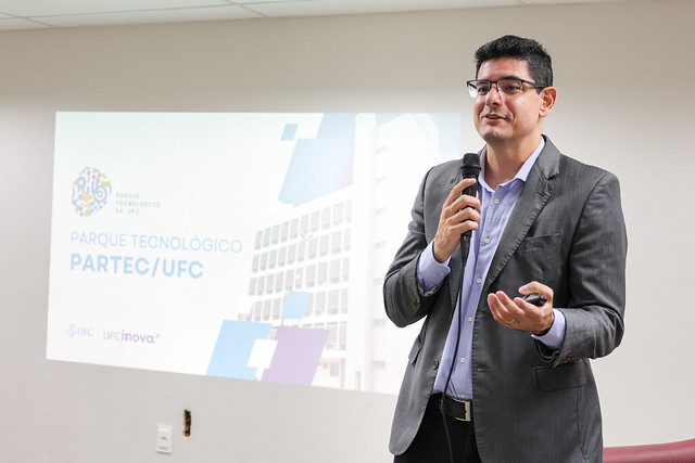 Imagem: Abraão Freires, diretor-presidente do Partec-UFC (Foto: Viktor Braga/UFC)