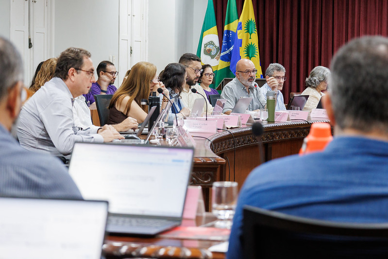 Imagem: parte dos Conselheiros do Conselho Universitário (Consuni) da Universidade Federal do Ceará (UFC) na 150ª reunião ordinária