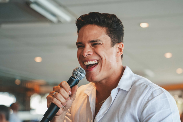 Imagem: O cantor cearense Marcos Lessa encerrará a programação com show às 20h (Foto: divulgação)